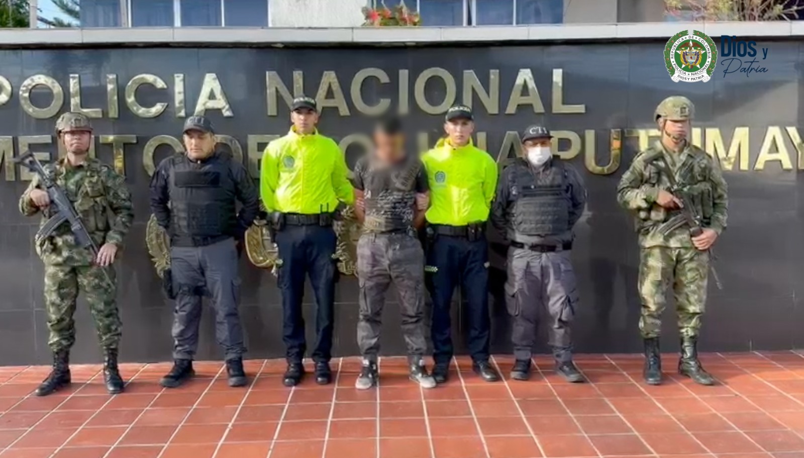 los delitos de homicidio agravado, fabricación, tráfico, porte o tenencia de armas de fuego o municiones y concierto para delinquir