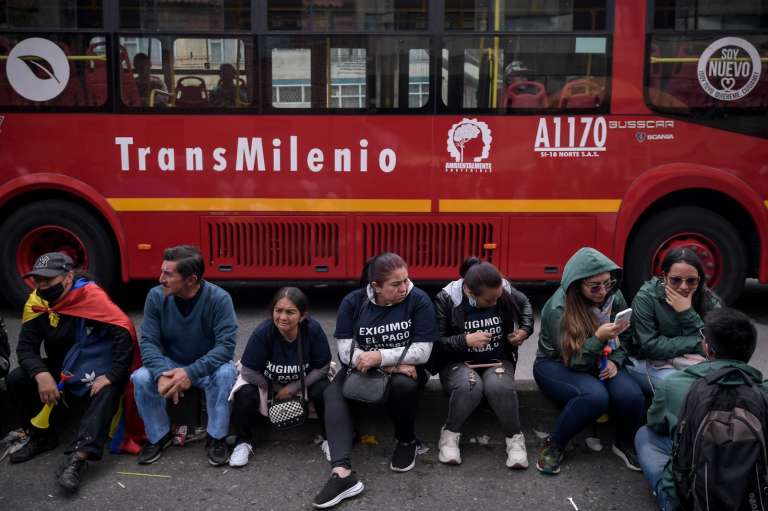 "Establecimos unos compromisos, unas mesas
de trabajo al rededor del Decreto 203 y alrededor de nuestra Resolución
196. Vamos a cumplirlas como siempre y debemos entender que el
reciclador no es nuestro enemigo, el reciclador hace una labor muy
importante, pero hay que ajustar algunos temas, que en su actividad
diaria hoy nos manifestaron, deben mejorarse”, expresó Juan Carlos
López, director de la Uaesp.