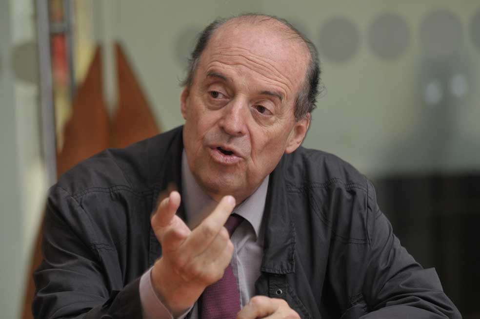 El exministro Álvaro Leyva Durán propuso hacer un acuerdo para adelantar el armisticio. / Gustavo Torrijos