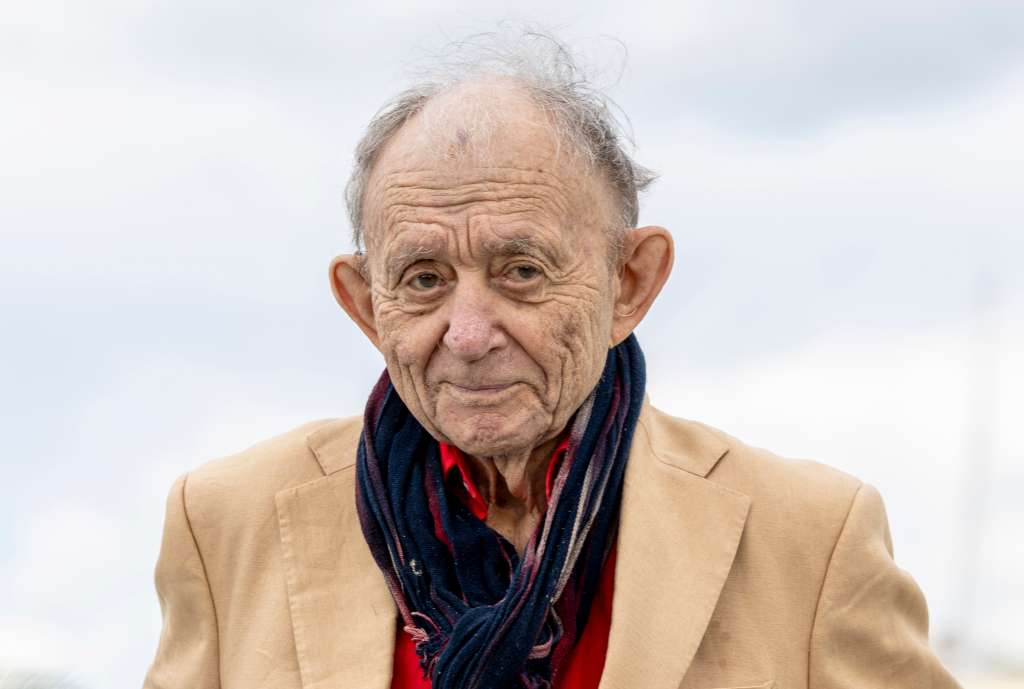 Cannes (France), 16/05/2024.- US director Frederick Wiseman attends the photocall for 'Law and Order' during the 77th annual Cannes Film Festival, in Cannes, France, 16 May 2024. The festival runs from 14 to 25 May 2024. (Cine, Francia) EFE/EPA/ANDRE PAIN