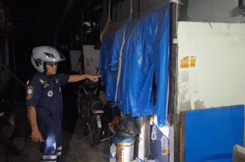 Así rescataron a una mujer que fue atrapada por una pitón