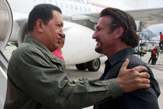 Hugo Chávez y Sean Penn. / EFE