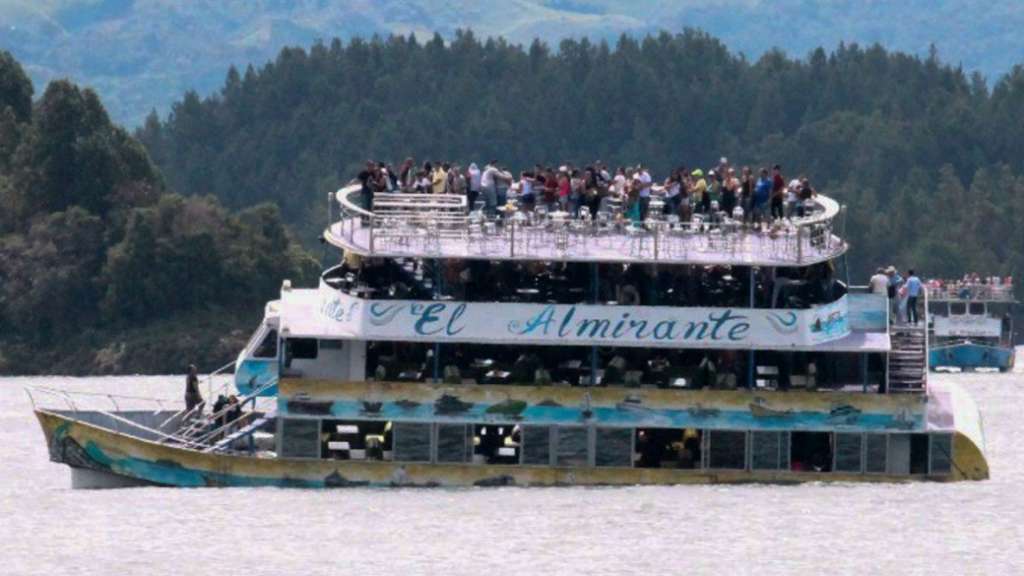 La embarcación El Almirante se hundió en la tarde del pasado domingo.