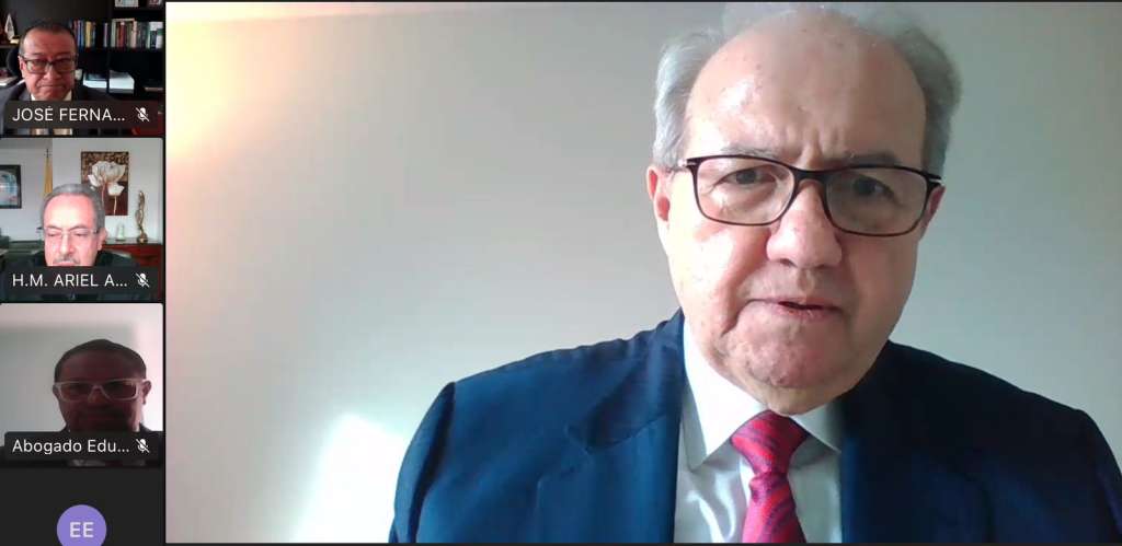 El exmagistrado del alto tribunal atendió la audiencia del juicio en su contra desde Canadá.