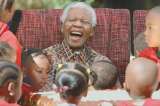 Mandela mejora tras la operación para extraerle cálculos biliares