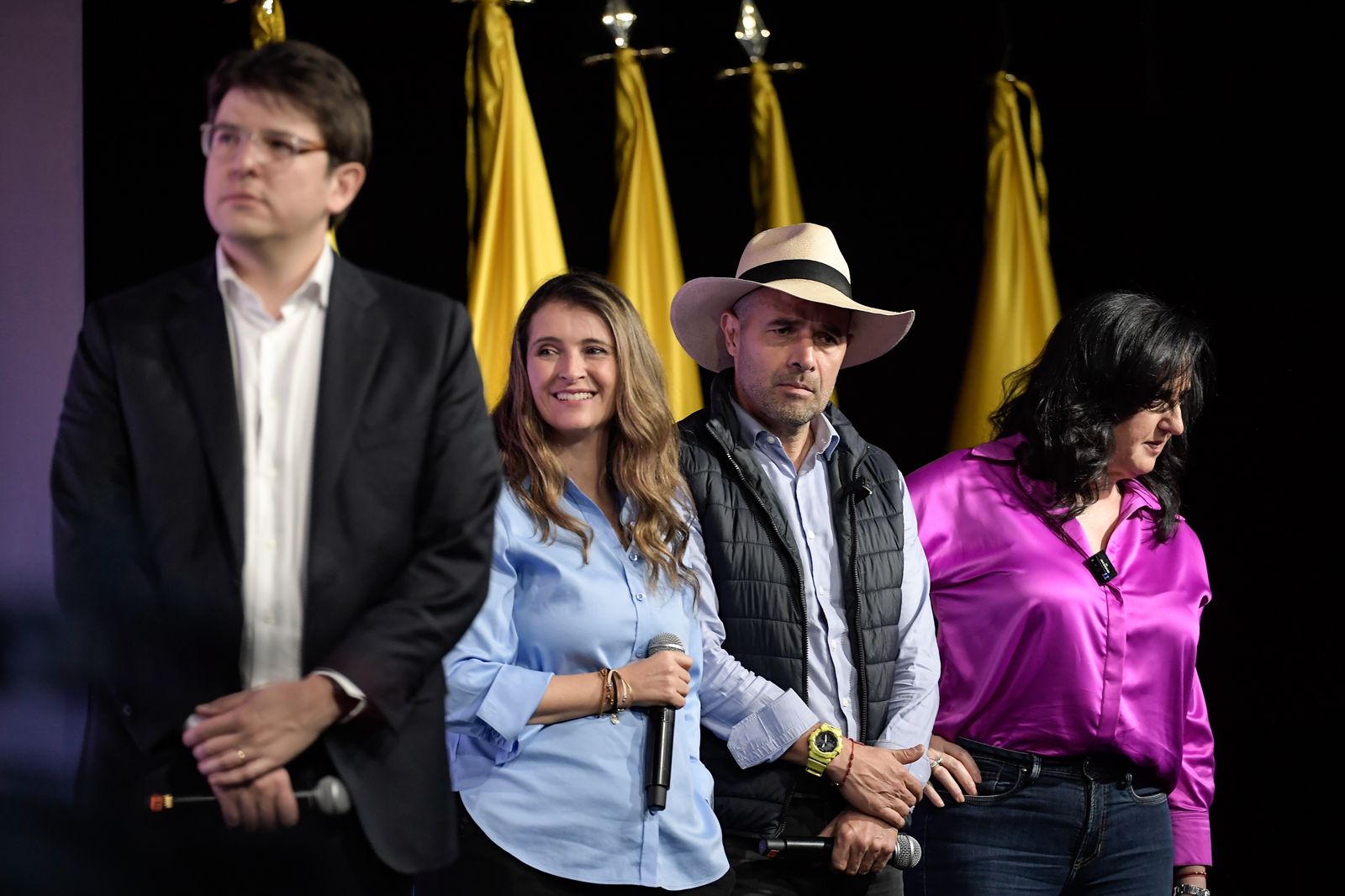 Cuatro de los precandidatos del Centro Democrático para 2026 en foro en Bogotá: Miguel Uribe, María Fernanda Cabal, Andrés Guerra y Paloma Valencia.