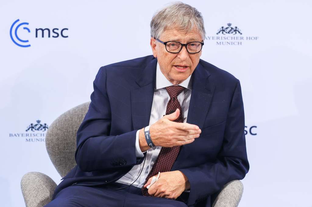 Munich (Germany), 18/02/2022.- Co-Chair of the Bill and Melinda Gates Foundation Bill Gates gestures during a panel discussion at the 58th Munich Security Conference (MSC) in Munich, Germany, 18 February 2022. More than 500 high-level international decision-makers meet at the 58th Munich Security Conference in Munich during their annual meeting from 18 to 20 February 2022 to discuss global security issues. (Alemania) EFE/EPA/RONALD WITTEK