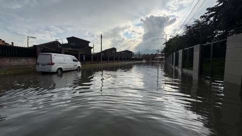 Por poco vuelve el agua al cuello: Chía logró controlar inundación en el municipio