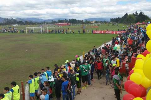 Los futbolistas bogotanos no tienen en dónde jugar