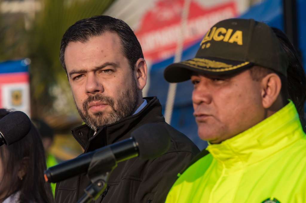 Galán anuncia reajustes la estrategia de seguridad en Bogotá, junto al coronel José Gualdrón, comandante de la Mebog.