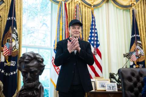 Un repaso al paso de Musk por la Casa Blanca: se despide con un moretón en el ojo