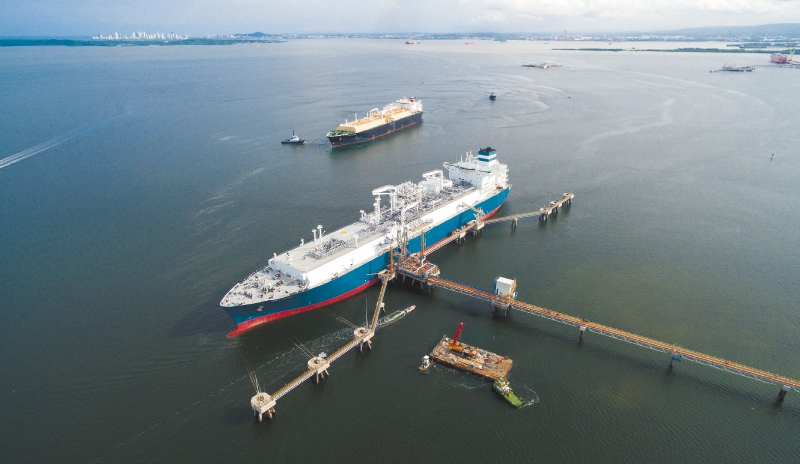 La regasificadora del Pacífico es un proyecto espejo a la regasificadora de Cartagena, en la foto, para la importación de gas licuado. Sobre ambas han recaído críticas. / Sociedad Portuaria El Cayao