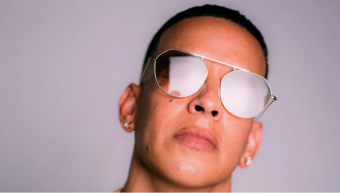 El misterio del cumpleaños de Daddy Yankee ¿Quién es la joven que lo acompañó?