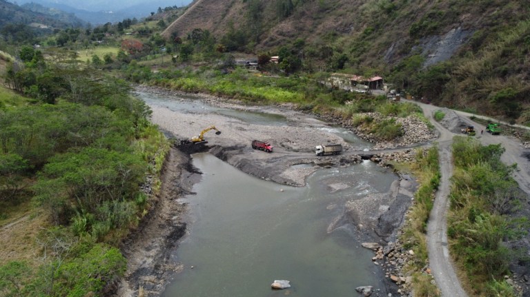 La comunidad en Boyacá que se dividió por la explotación minera en un río