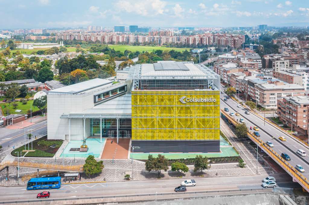 Así luce el Centro Empresarial y Recreativo El Cubo de Colsubsidio, una de las más modernas instalaciones en Bogotá.