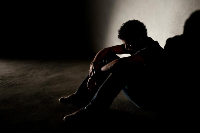 Los hombres se suicidan más que las mujeres