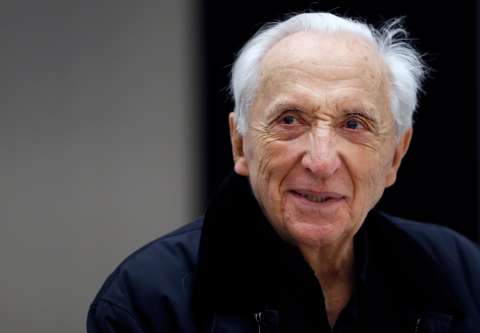 Murió Pierre Soulages, el pintor francés que iluminó el color negro