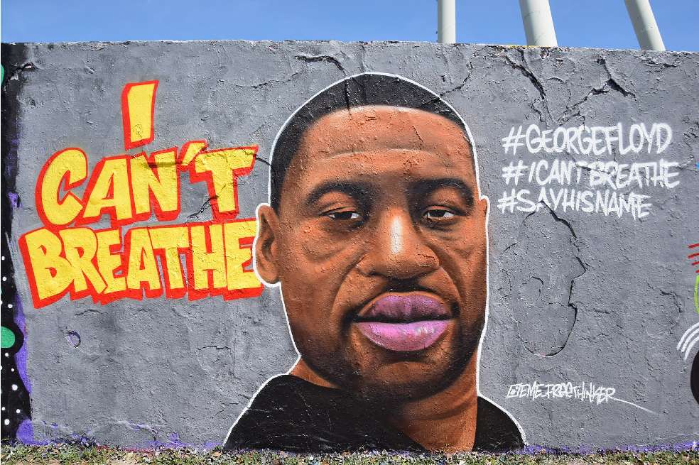 El asesinato de George Floyd es una de las razones que llevaron a Bansky, artista callejero, a expresar su rechazo contra el racismo.