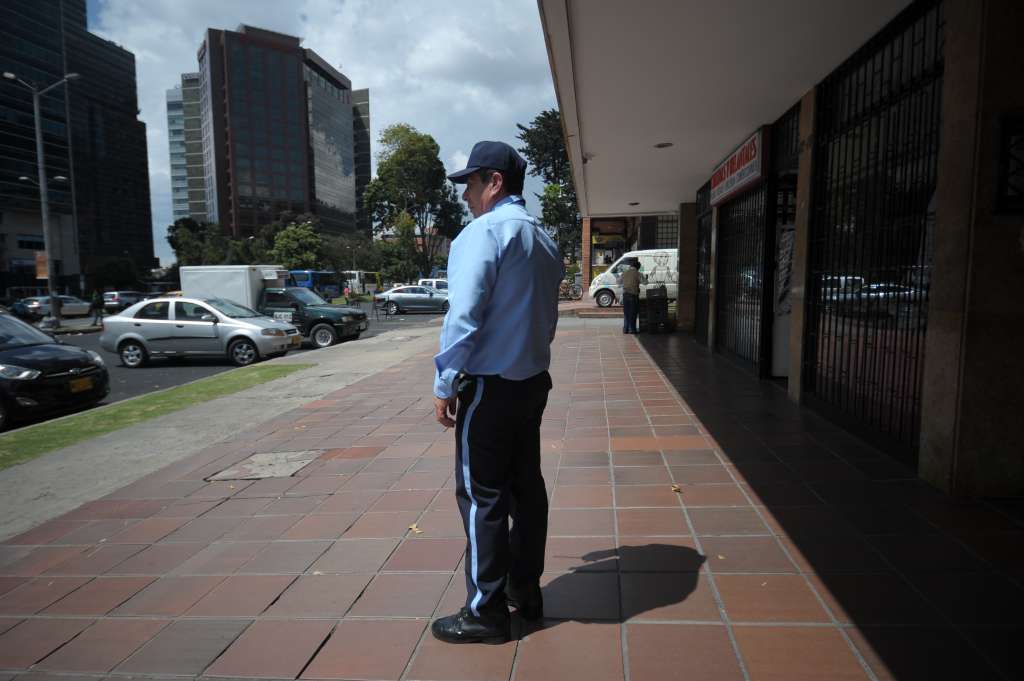 Seguridad privada en el barrio Santa Ana, en Bogotá.