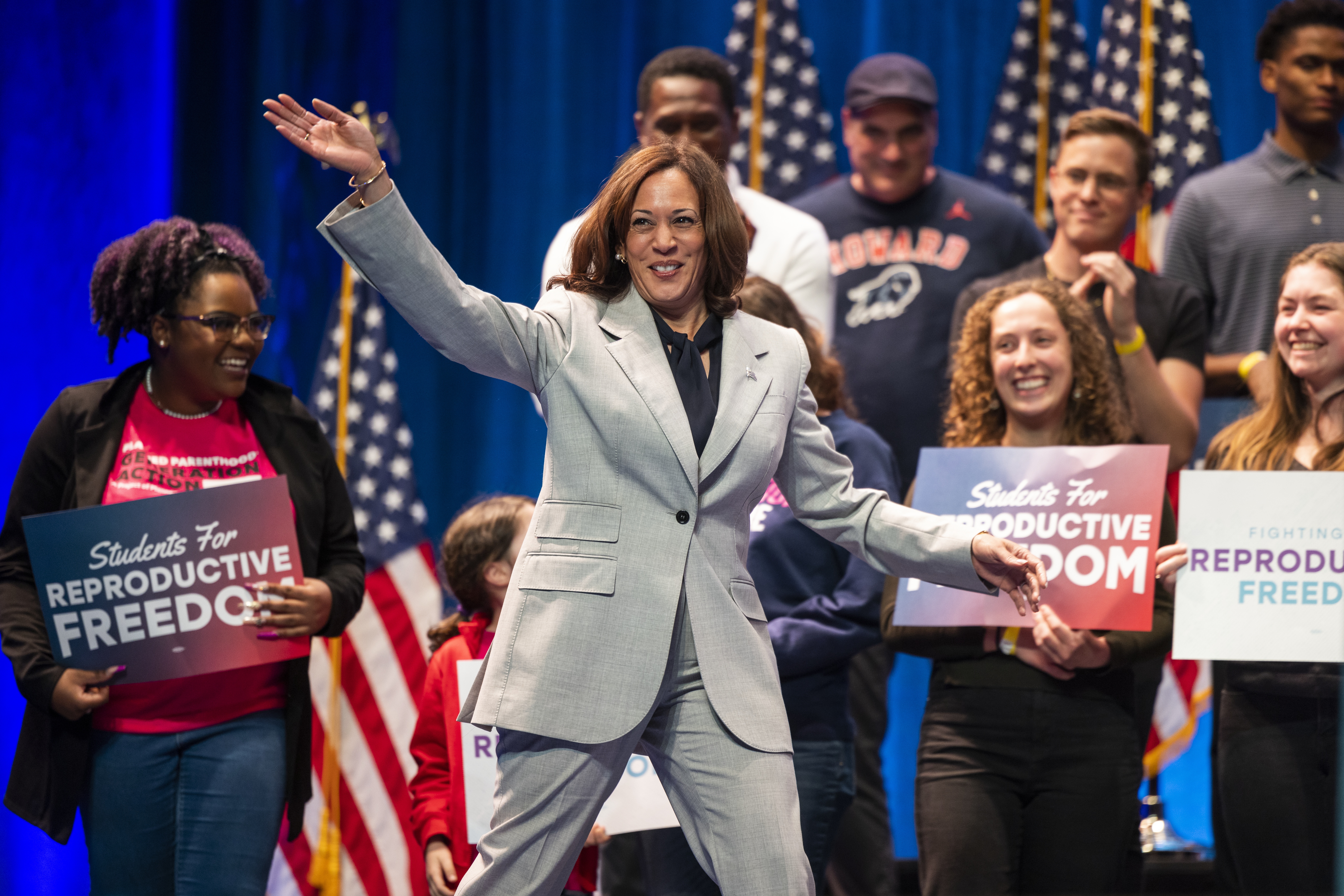 Washington (United States), 26/04/2023.- US Vice President Kamala Harris speaks on reproductive rights at Howard University in Washington, DC, USA, 25 April 2023. Harris'Äô comments come in the wake of numerous court orders restricting abortion access. Most abortions are now banned in 15 states. (Estados Unidos) EFE/EPA/JIM LO SCALZO / POOL