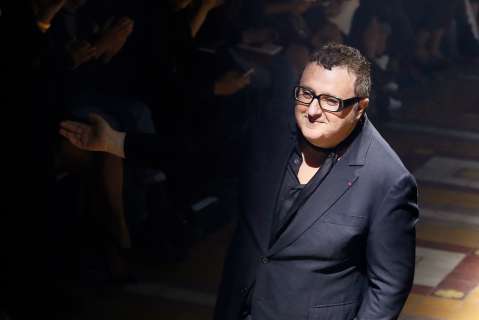 Murió Alber Elbaz, el eterno niño feliz de la moda