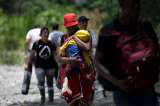 Alertan por número récord de menores cruzando la selva del Darién