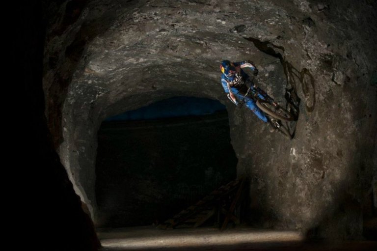 Colombiano Marcelo Gutiérrez realizó Downhill en Catedral de Sal de Zipaquira