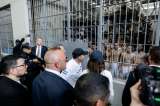 Secretaria de Seguridad de Trump visita cárcel salvadoreña con deportados