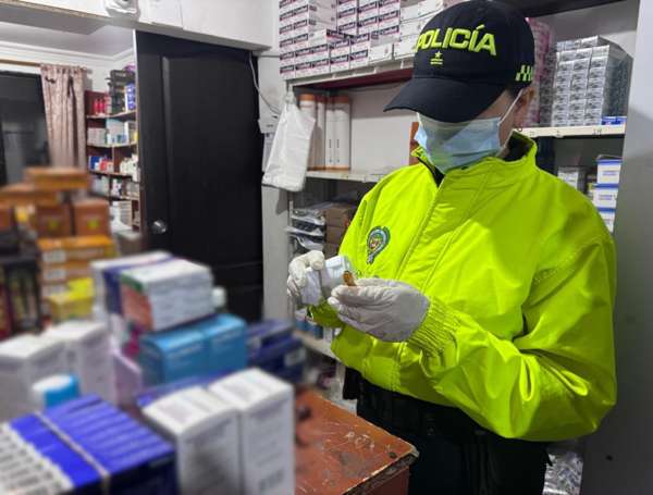 Las autoridades hallaron medicamentos desviados del sistema de salud y productos sin registro sanitario.