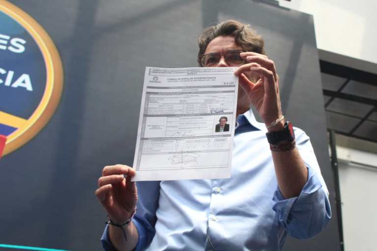La Coalición Centro Esperanza (CCE), que vivió sus horas más difíciles en la última semana por cuenta de la discusión entre Alejandro Gaviria e Ingrid Betancourt, que concluyó con la salida de la líder de verde Oxígeno, ya tiene a tres de sus seis precandidatos presidenciales inscritos oficialmente ante la Registraduría.