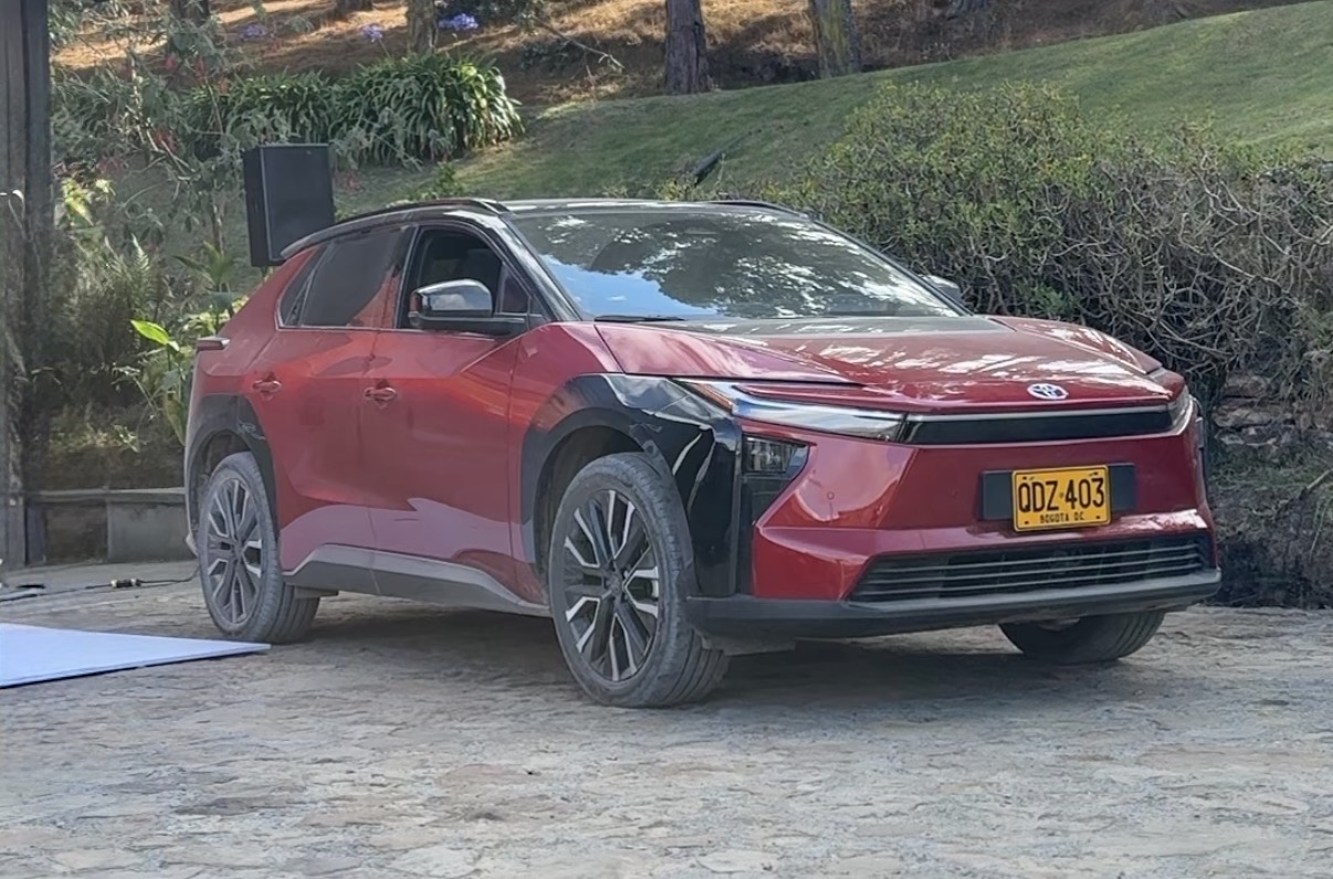 Toyota bZ4X en Colombia.