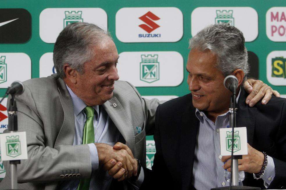 Andrés Botero, presidente de Nacional, con Reinaldo Rueda, técnico saliente. / EFE