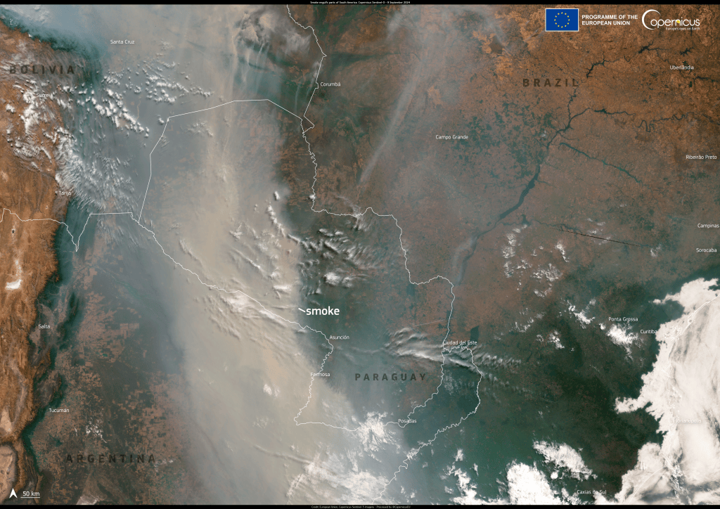 En una imagen tomada hace dos días por el satélite Sentinel-3, de Copernicus, se puede ver una densa nube de humo flotando sobre Argentina, Bolivia, Brasil y Paraguay.