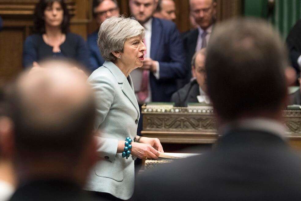Theresa May, primera ministra británica, expresa ante el Parlamento los pasos a seguir para el Brexit. / AFP