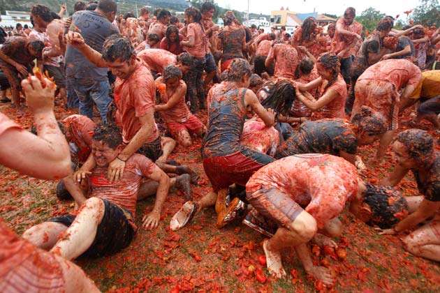 El Festival Nacional del Tomate y la Gran Tomatina Colombiana se lleva a cabo durante el primer puente festivo de junio.