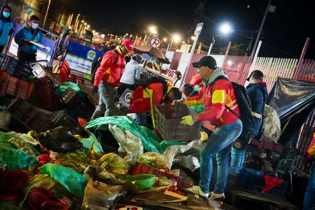 Alimentos en descomposición y medicamentos vencidos y fraudulentos incautados, entre otros resultados se lograron en operativo de seguridad en María Paz.