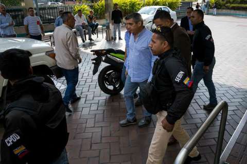 Oposición venezolana rechaza "detención irregular" de exministro