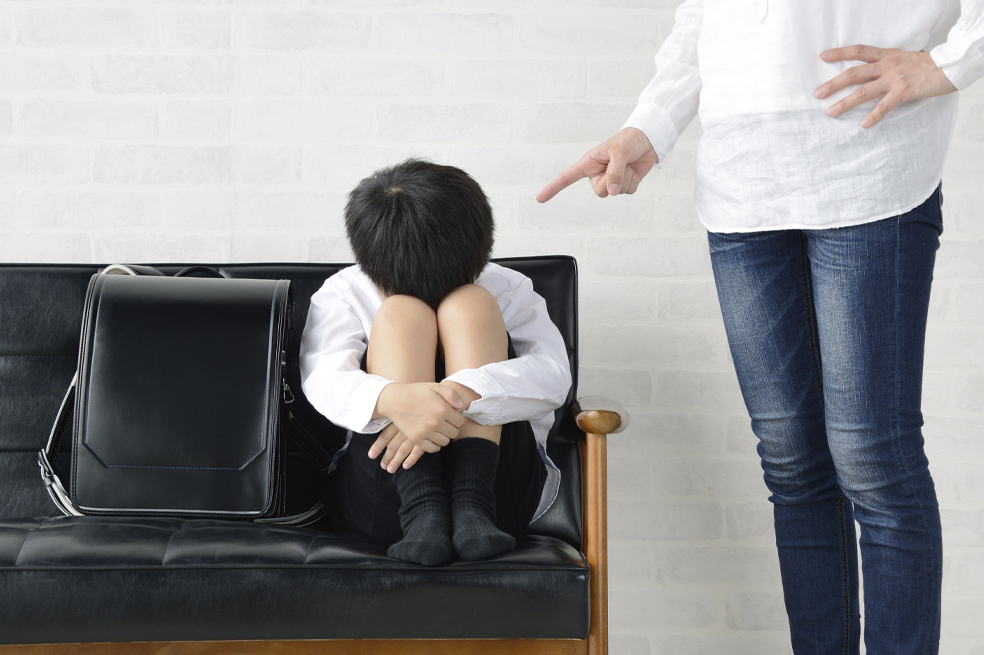 Por desconocimiento y diferencias en la manera en que fuimos criados, es posible caer en errores con nuestros hijos. Estas son algunas frases tóxicas que debes evitar.