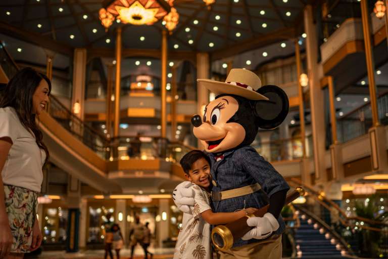 Encuentro con los personajes de Disney.