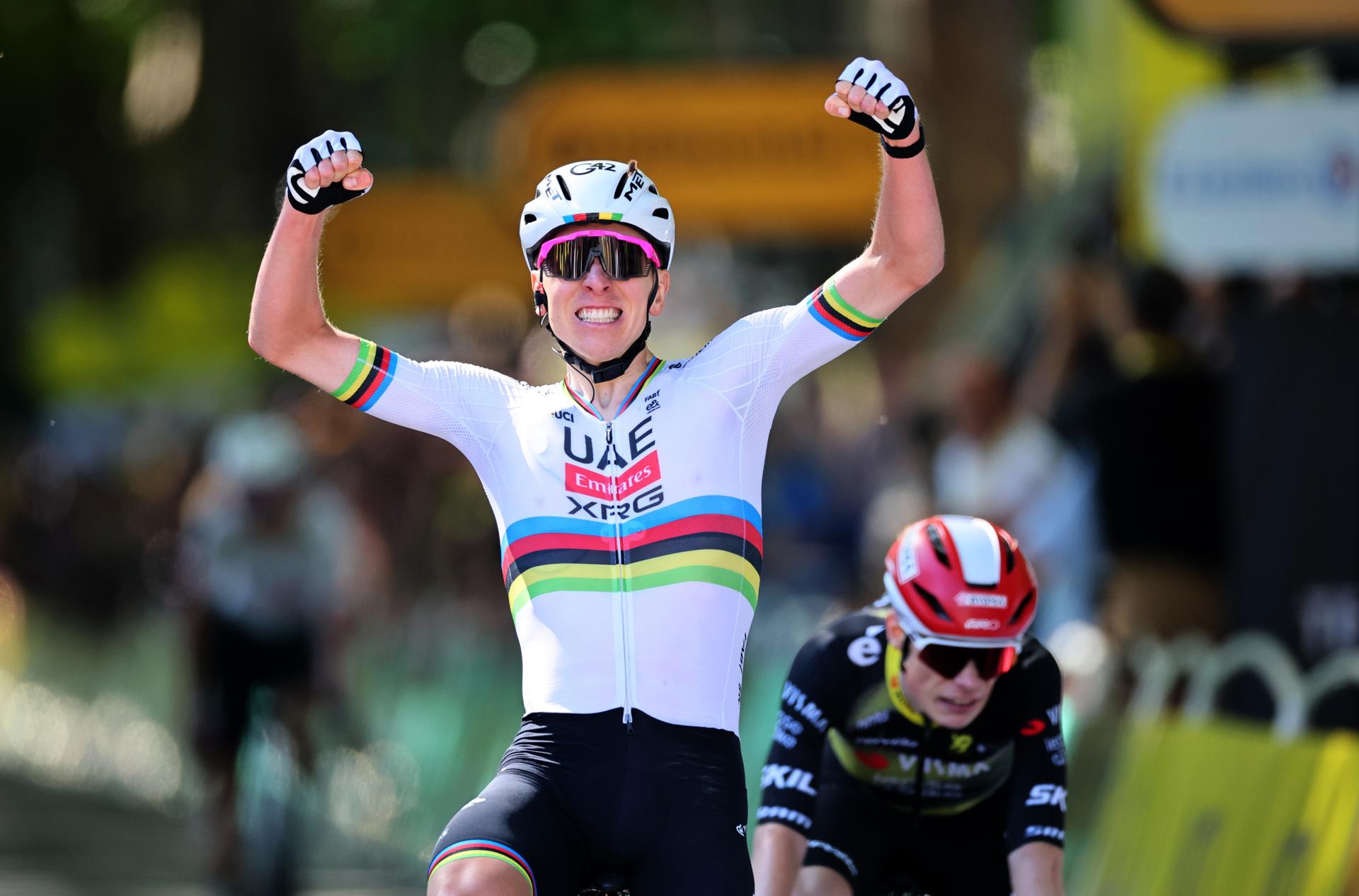 Rouen (France), 08/07/2025.- Slovenian rider Tadej Pogacar of UAE Team Emirates celebrates his victory in the 4th stage of the Tour de France cycling race over 174.2km from Amiens to Rouen, France, 08 July 2025. (Ciclismo, Francia) EFE/EPA/CHRISTOPHE PETIT TESSON