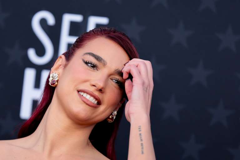 Santa Monica (United States), 14/01/2024.- Albanian singer Dua Lipa attends the 29th Critics Choice Awards at The Barker Hangar in Santa Monica, California, USA, 14 January 2024. EFE/EPA/ALLISON DINNER