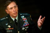 Por infidelidad renunció el jefe de la CIA