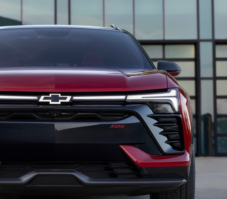 Chevrolet expuso los detalles de su opción de alto rendimiento Blazer EV SS, el cual ofrecerá 557 caballos de poder y 648 lb/pie de torque.