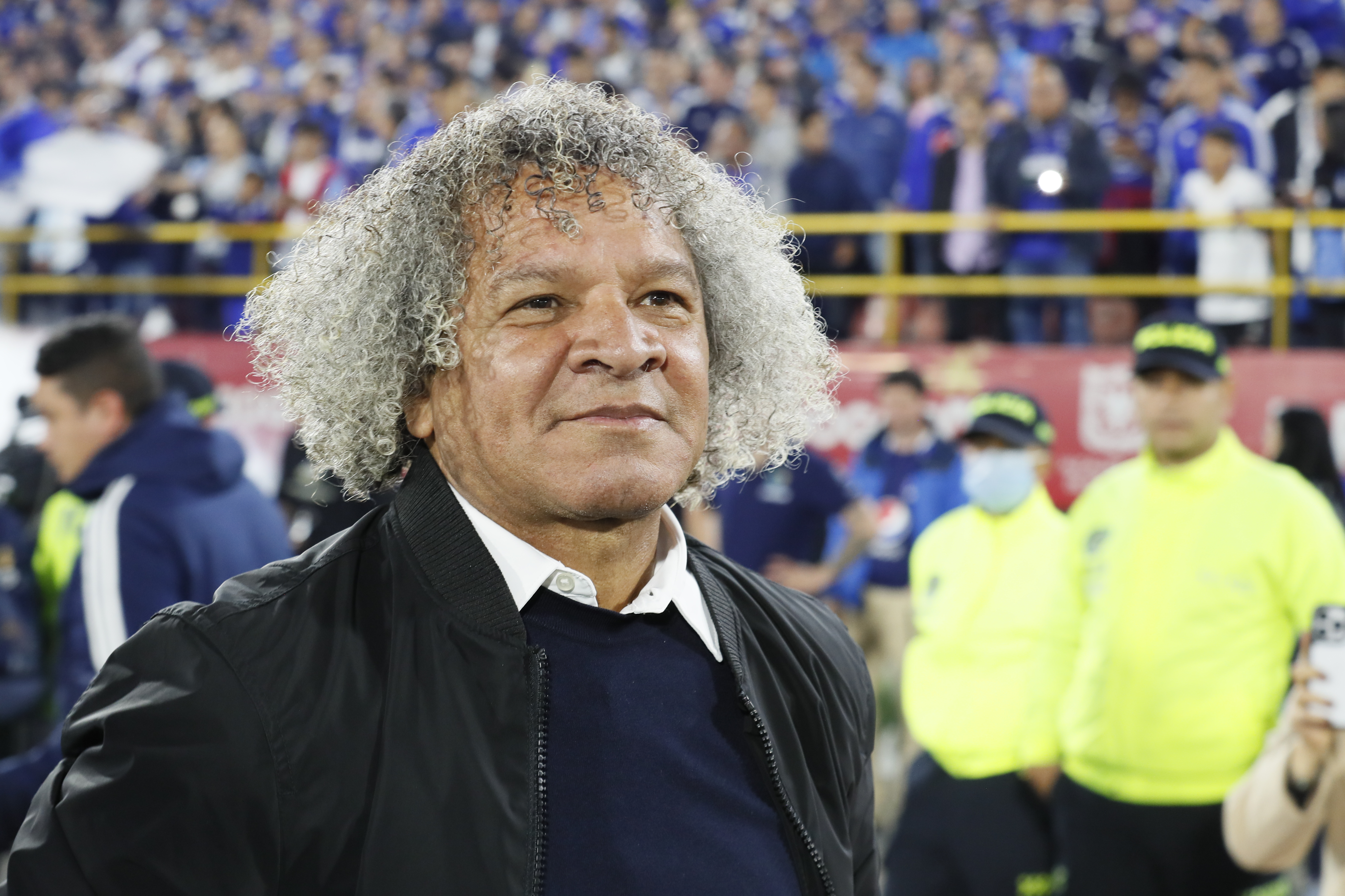 AMDEP2962. BOGOTÁ (COLOMBIA), 15/11/2023.- El entrenador de Millonarios Alberto Gamero hoy, en el partido de ida de la final la Copa Colombia ante Atlético Nacional en el estadio El Campín en Bogotá (Colombia). EFE/ Carlos Ortega