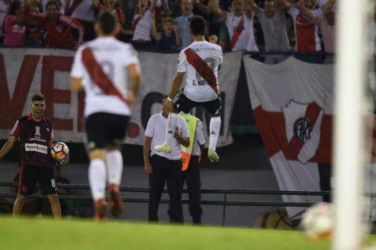 River Plate venció a Emelec y es el nuevo líder del Grupo D
