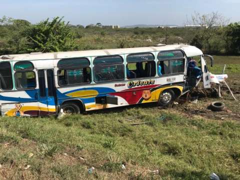 Accidente de bus en Atlántico dejó 11 personas heridas