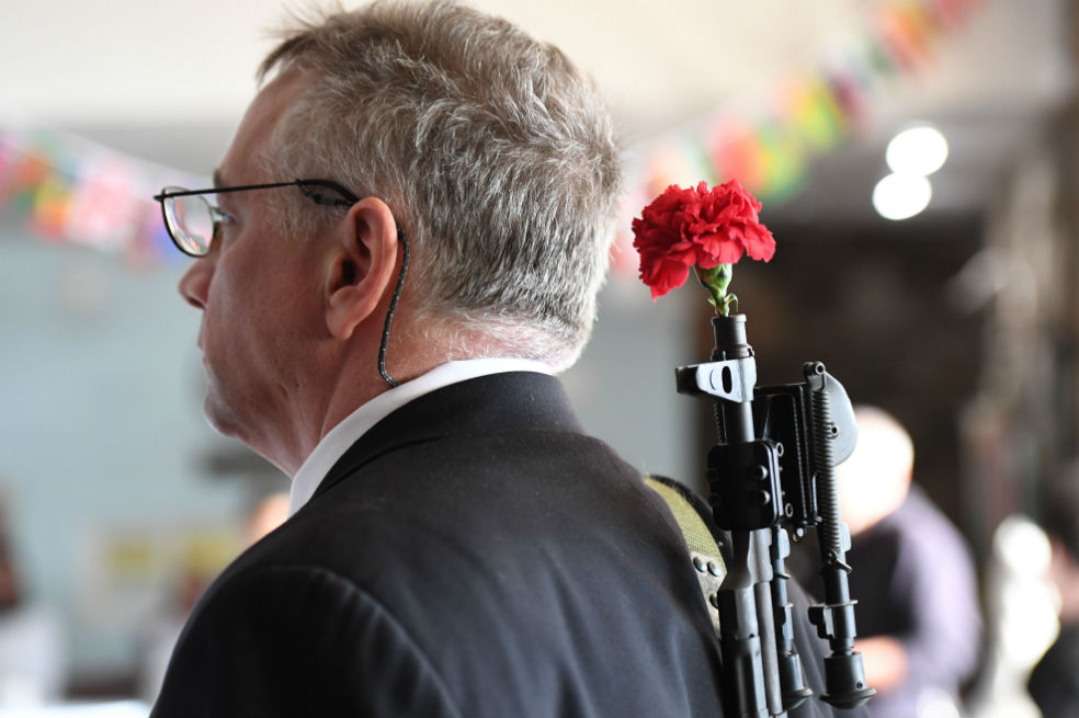 A pesar de las matanzas en las escuelas, los estadounidenses aman las armas. / AFP