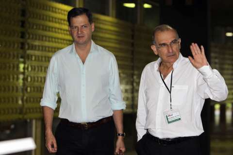 Exnegociadores de paz rechazan propuesta de amnistía general de Uribe