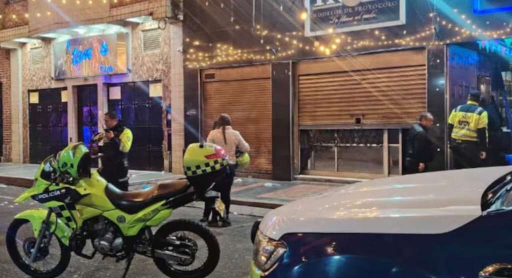 Henry Gómez había llegado al sector de Santa Fe hace aproximadamente tres meses y trabajaba como mesero en un establecimiento ubicado en la carrera 16 con calle 24, a pocos metros del lugar donde ocurrió la explosión.