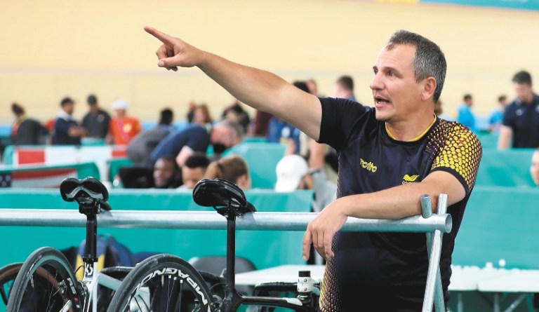John Jaime González: el maestro de las estrellas del ciclismo colombiano de pista
